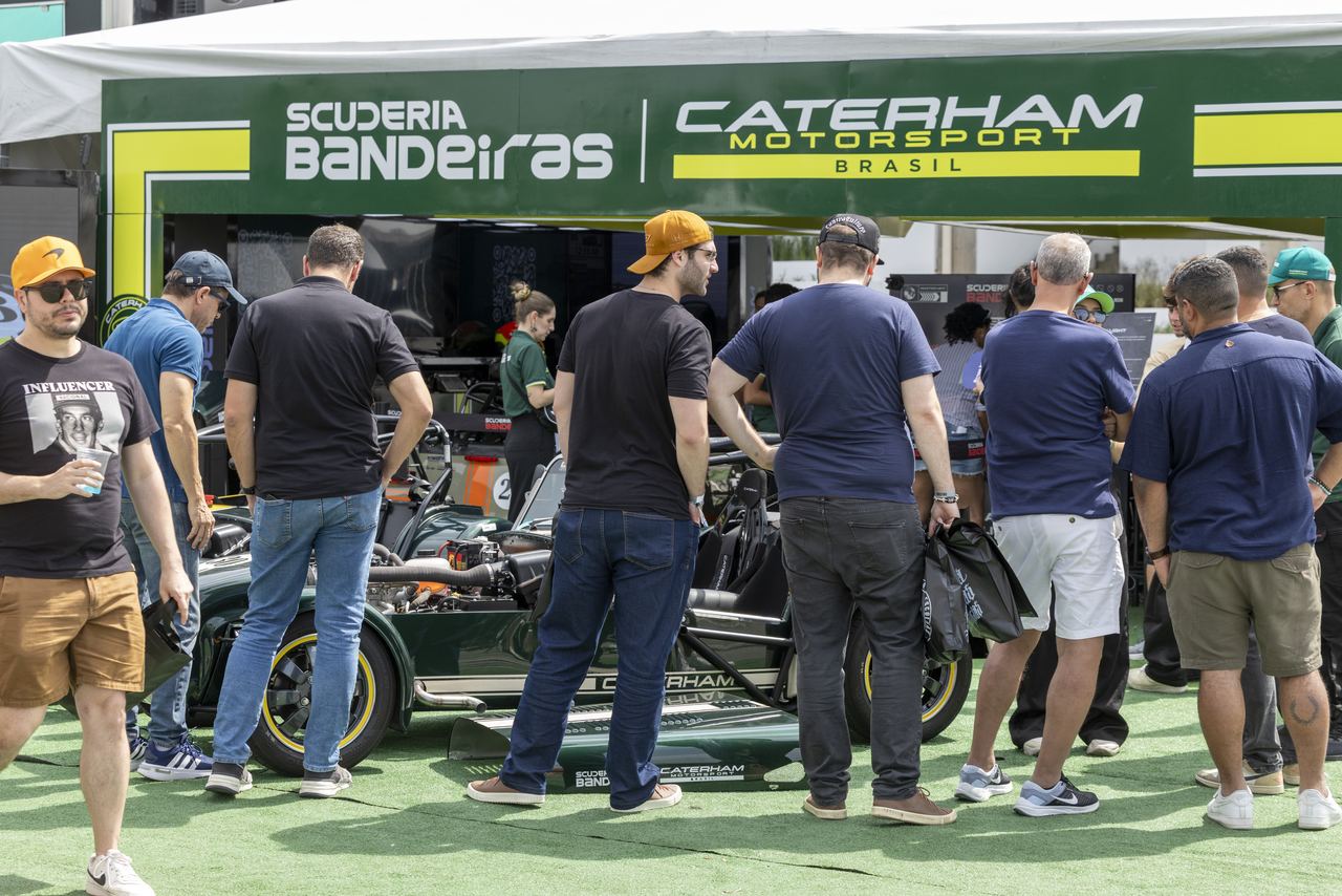 Público acompanhando um evento da Scuderia Bandeiras